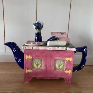 🎨 CARDINAL INC • “Artist Desk” Whimsical Teapot